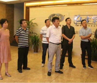 柴桑區(qū)人民法院到沙城工業(yè)園工商聯(lián)分會會長單位仙客來開展“不忘初心 牢記使命”主題教育活動