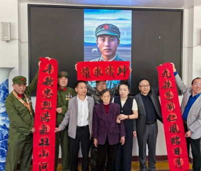 市愛國擁軍促進(jìn)會(huì)名譽(yù)會(huì)長潘新華等走訪慰問都昌縣光榮院為烈士母親慶祝生日